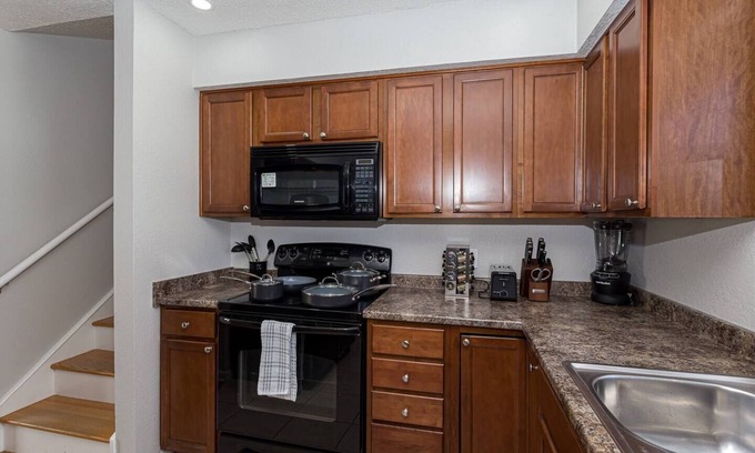 Bettendorf House | Clean and updated with a Hot Tub Minutes away from the new Bettendorf Waterpark