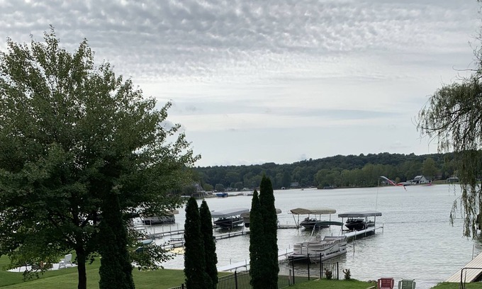 Cassopolis House | Clean, beautiful lake getaway for the family