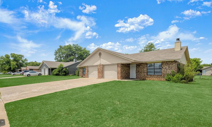 Springdale House | Clean, Cozy 2BR, Patio, Near Razorback Stadium