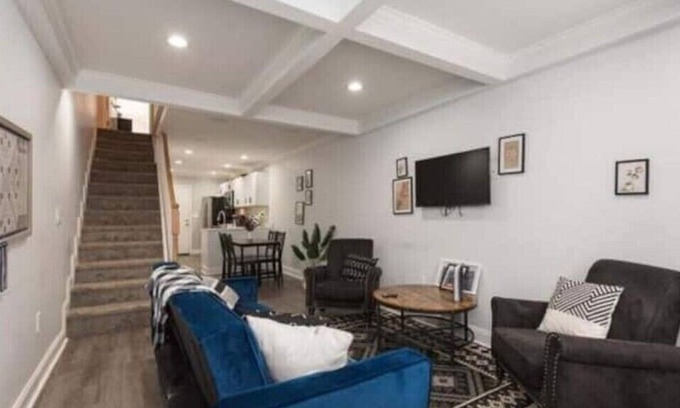 Downtown Baltimore House | Clean Home for 8ppl near Downtown. Prime Location for all events! JHU/Arenann