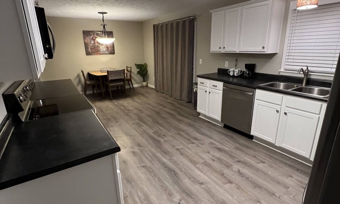 Elizabethtown House | Clean quite 3 bd 2 bath home in great location fully remodeled