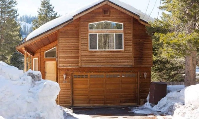 Tahoe Paradise Cabin | Clean Spacious 3 Bed Nash Family Cabin. 2300sq/ft