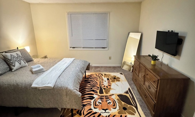 Pendleton Apartment | Clemson GAME DAY & Tailgates + Lake Life – 2BR Townhome Stay