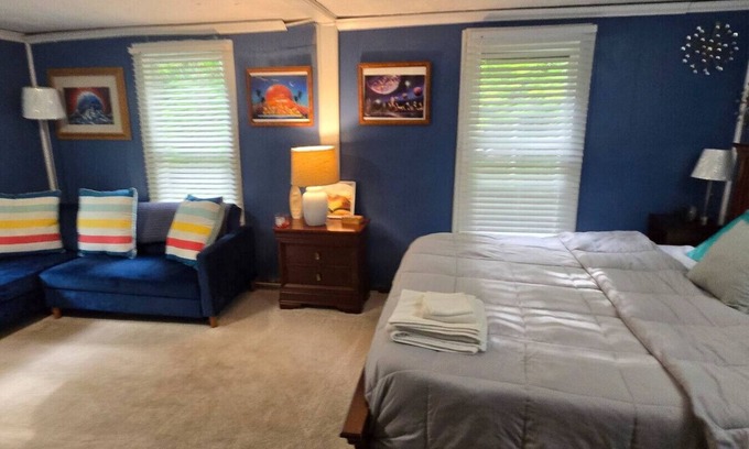 Oakwood Village House | Cleveland MGM Blossom 3 Bed 1 B