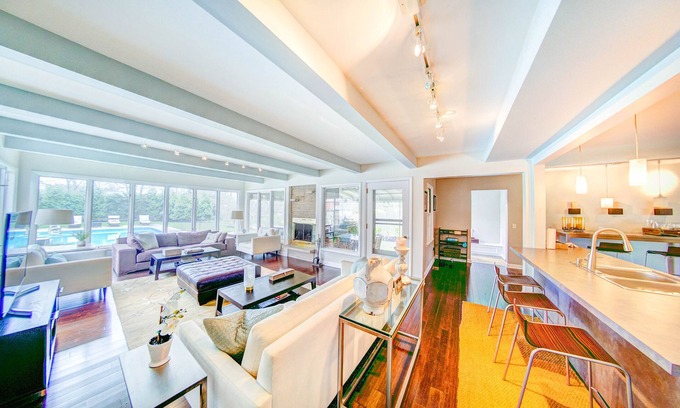 Mentor House | CLEVELAND ROCK! RENOVATED HOUSE FANTASTIC