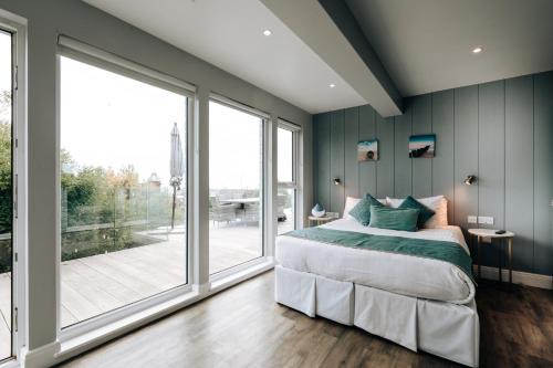 Gorleston-on-Sea House | Cliff Cottage - Luxurious Seaview Retreat