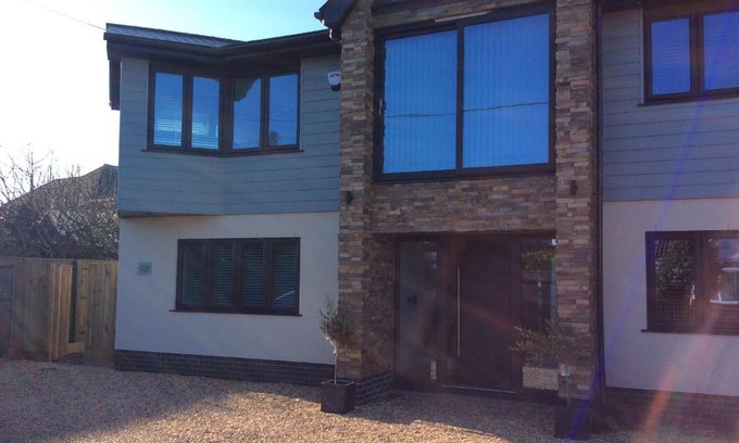 New Forest District Apartment | Cliff Top Studio