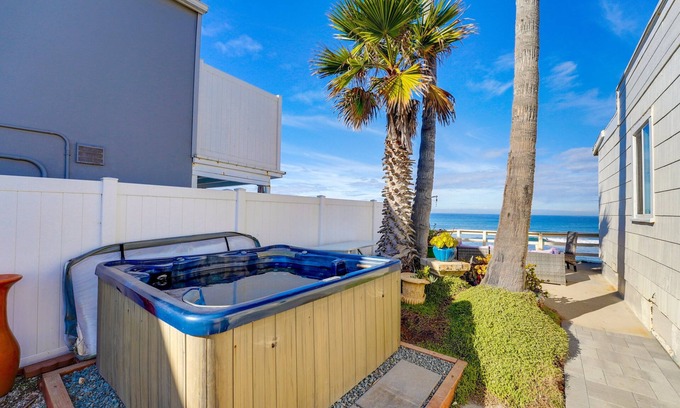 Sunset Cliffs Villa | Cliffside Perfection | Massive Outdoor Space, Jacuzzi, Pet Friendly, Parking & Ocean Views