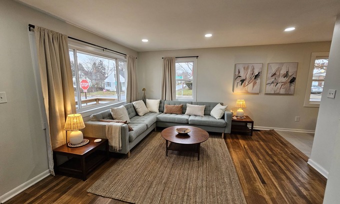 Sharon Heights House | Clintonville Charmer - Family Friendly Arcades & Selfie Wall