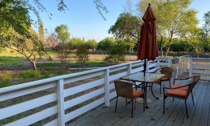 Davis House | Close in Quiet & Comfortable Home on 100+ Acres - Horse Ranch
