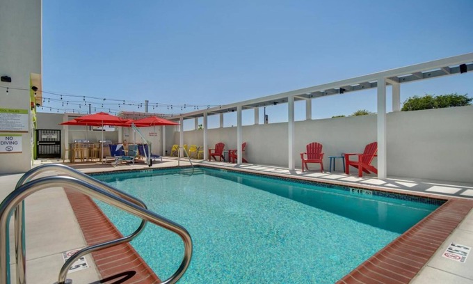 Garden Grove Hotel | Close Proximity to Disneyland! 2 Units with FREE Breakfast and Onsite Parking!