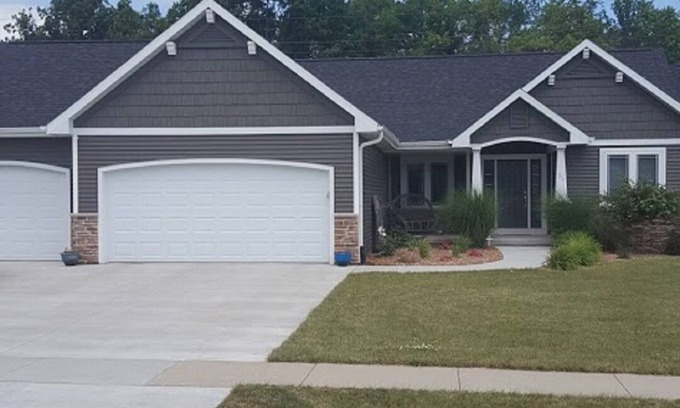 Waupun House | Close to Aquatic Center, Horicon Marsh, Wedding Venue, Easy Drive to EAA