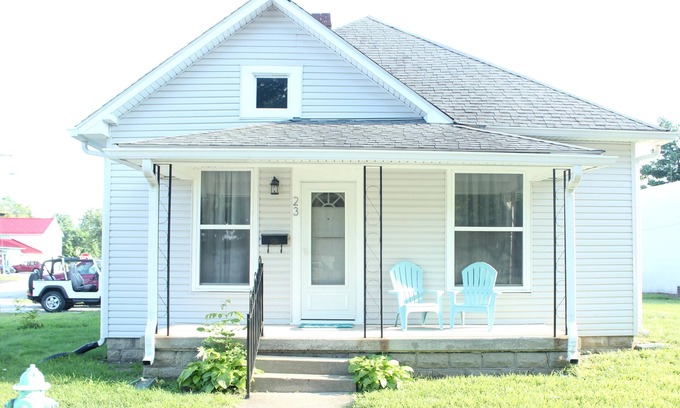 New Palestine House | Close to Downtown Indianapolis in Suburb of New Palestine