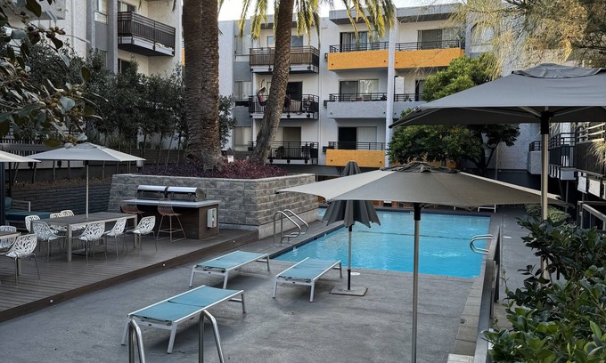 Rampart Village Apartment | Close to DTLA and Hollywood