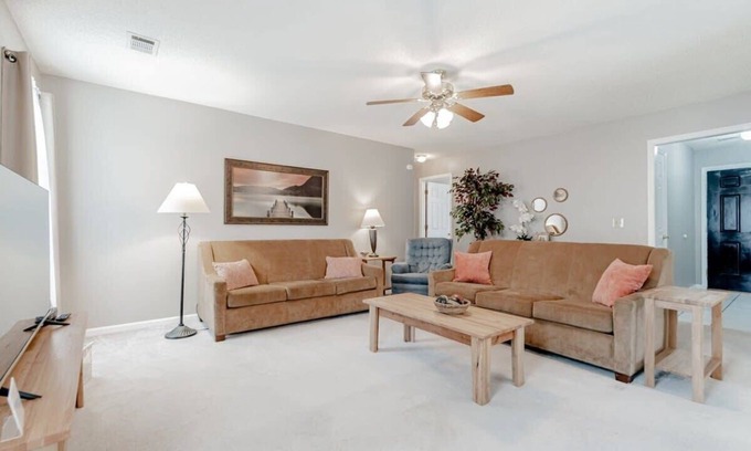 Irmo House | Close to Lake Murray&Ft. Jackson - Idyllic in Irmo