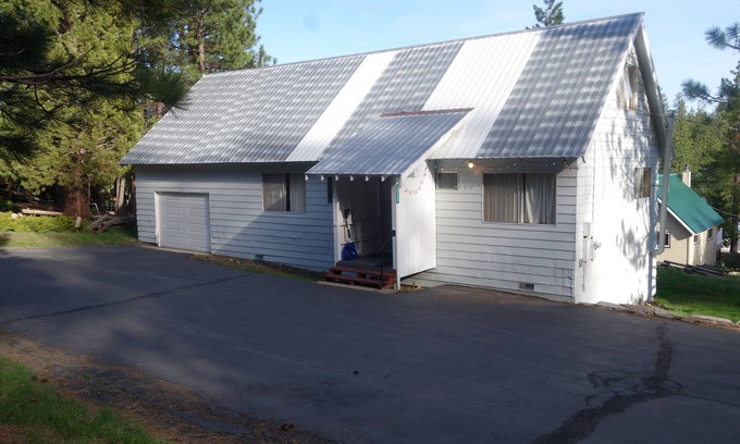 Mineral House | Close To Lassen, Big Yard, And Room For RV Parking