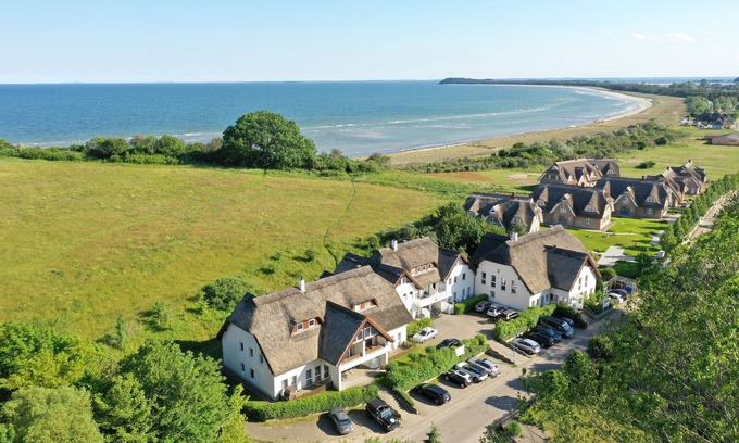 Lobbe Apartment | Close to the beach with terrace, use of swimming pool and sauna - Strandhaus Mönchgut FeWo09