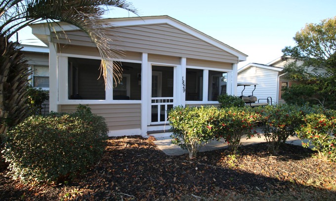 Garden City Cottage | Close to the Ocean. Senior and Pet Friendly Great Rates!