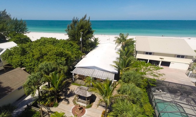 Ilexhurst House | Closer to the beach does not work: comfortable apartment at ground level on the beach.