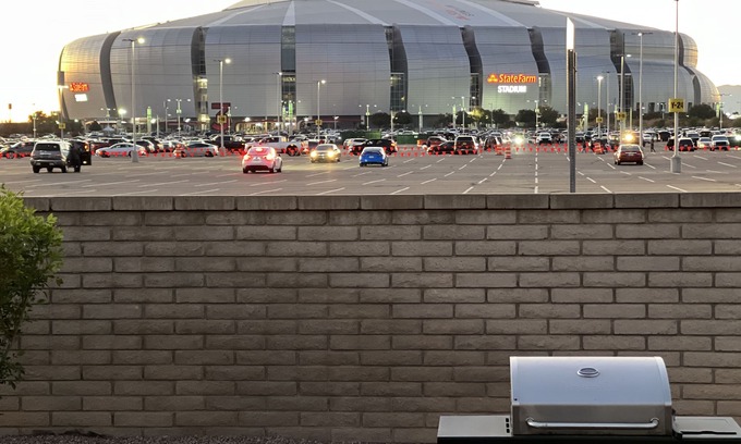 Glendale Sports and Entertainment District House | Closest Home to State Farm Stadium. Pet friendly! Walk to Dining/entertainment