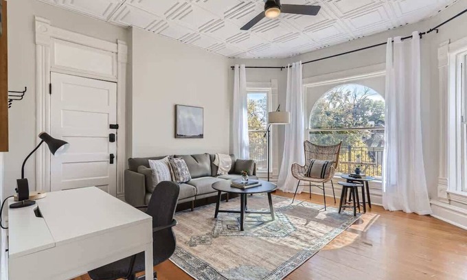 Congress Park Apartment | Cloud by Modern Midstay/1Block to City Park #C12