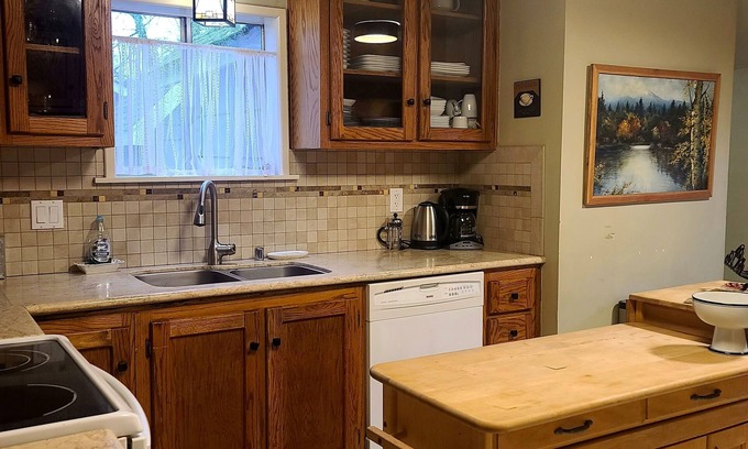 McCloud House | Cloud Nine Best location in McCloud