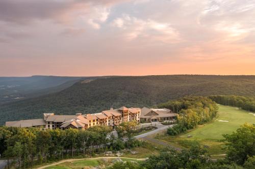 Rising Fawn Resort | Cloudland at McLemore Resort Lookout Mountain, Curio by Hilton