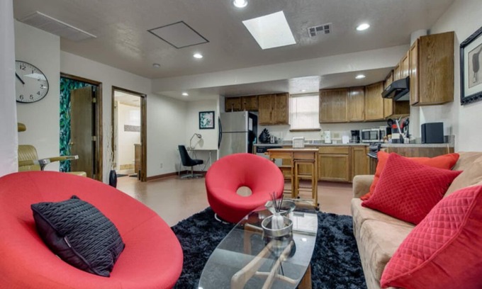 Midtown Apartment | [CLR 18]Sunny Midtown 10 Window One bedroom Apartment, In the Hipster epicenter of OKC.