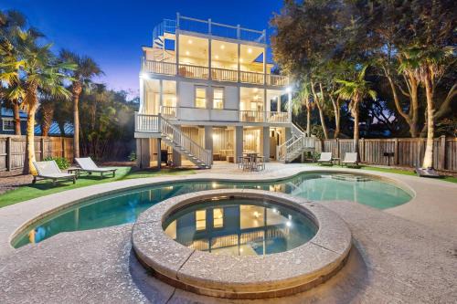 Isle of Palms House | CM3302: 3302 Cameron Blvd.