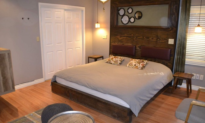 Spring Valley Villa | Co-Living. work, play, SHARE, enjoy. (Casita)