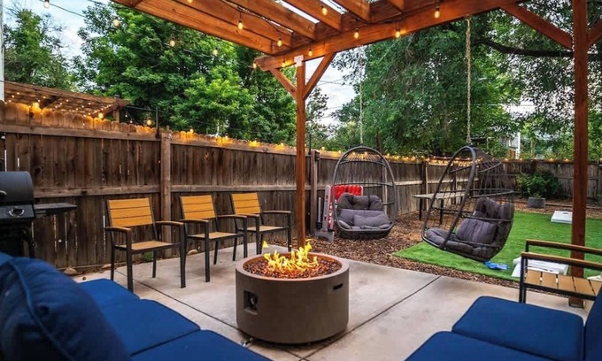 Berkley House | CO3. (House) Ping Pong-Air Hockey-Trampoline