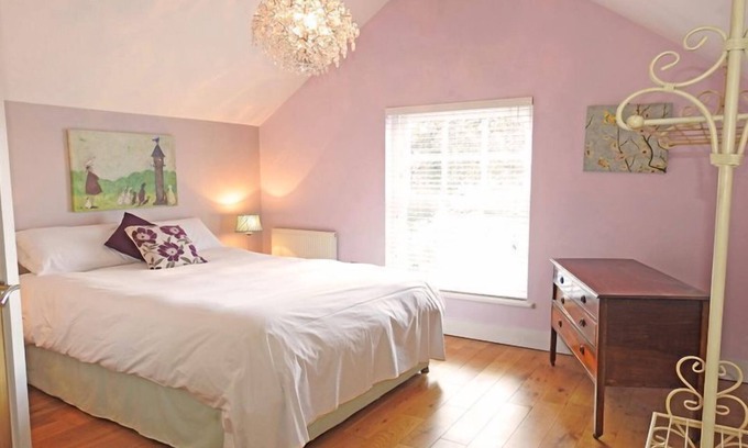 Gosport House | Coach House - a house that sleeps 8 guests in 4 bedrooms