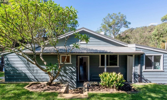 Cottage Point House | Coal and Candle Couples Retreat