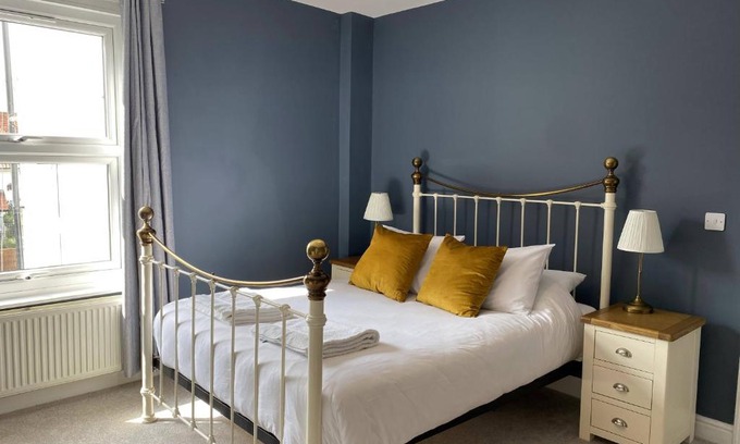 Cromer House | Coast House Cromer - Sleeps 15, hot tub, sea views