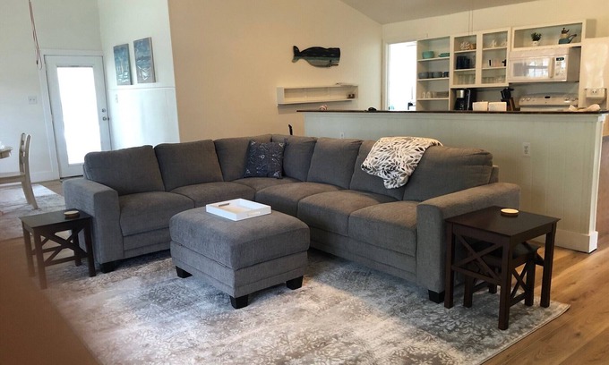 Long Beach Cottage | Coastal Breeze Cottage- walk to beach, restaurants, harbor, downtown!