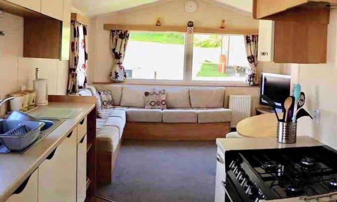 Bembridge Cabin | Coastal Caravan Retreat - Child & Pet Friendly