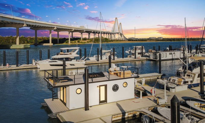 Downtown Charleston Boat Rental | Coastal Caviar - Beluga Suite - with Rooftop Deck