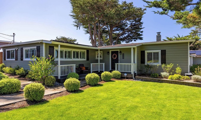 Montara House | Coastal Charm: Inviting 3 BR Montara Home
