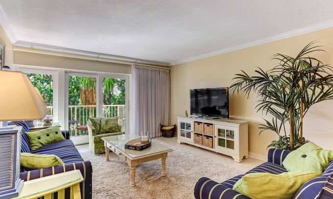 Fernandina Beach Condo | Coastal Charm: Gated Entrance, Pool, Close to Omni