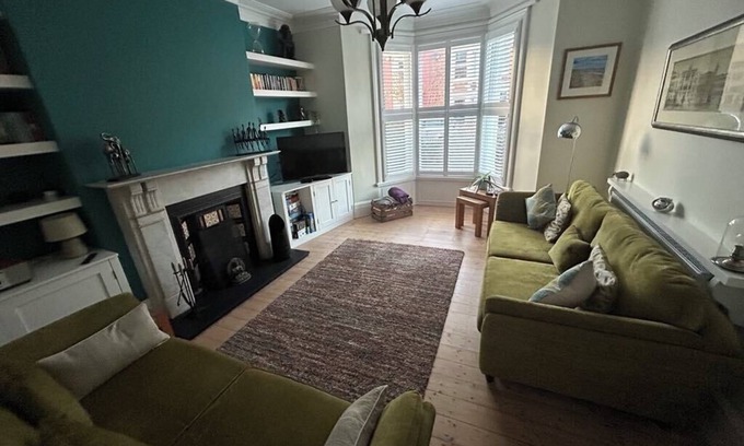 Whitley Bay House | Coastal Charm - Whitley Bay: Beach - Coast - Country -Parking - Pet Friendly