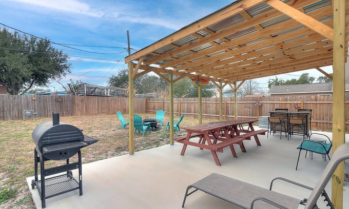 Fulton Cottage | Coastal cottage full of mermaid charm, 5 blocks from Fulton Beach.