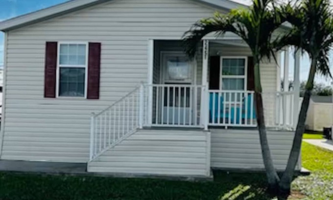 Bayshore Gardens Cottage | Coastal Cottage