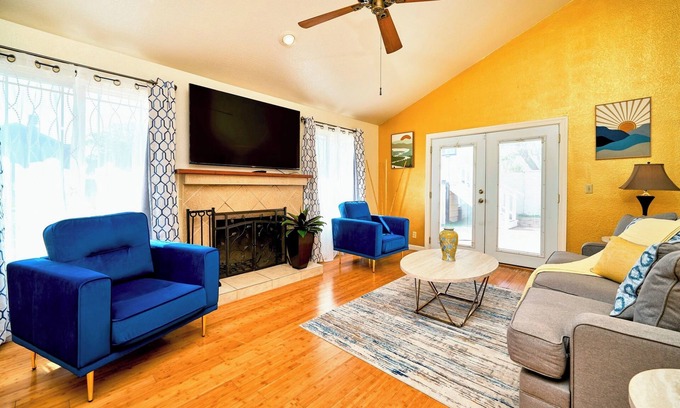 Salinas House | Coastal Gateway House-Family Retreat Near Monterey