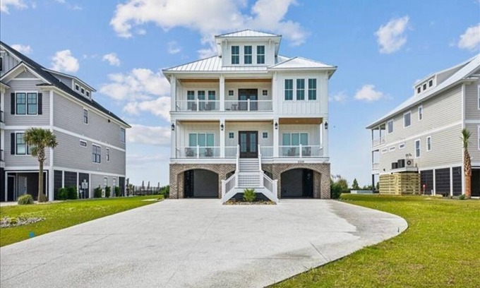 Inlet Harbour House | COASTAL POINT OF VIEW! nLOCATED IN MURRELLS INLET/GARDEN CITY! nOCEANFRONT