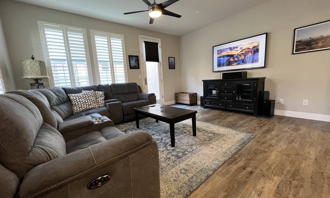 Folsom House | Coastal Vibes Cal King Bed Trails