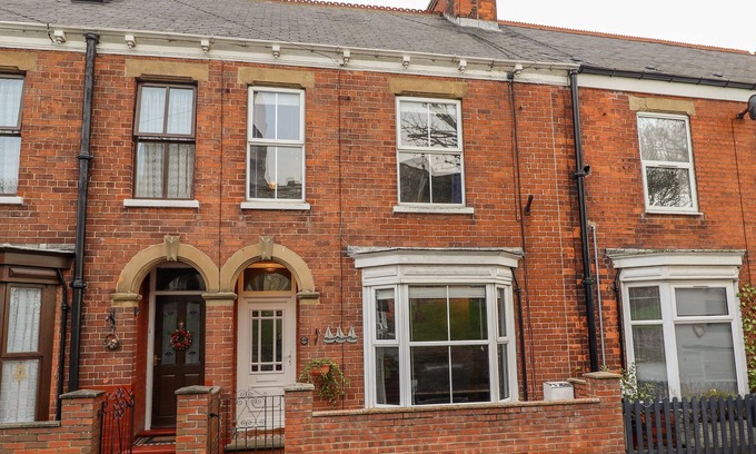 Easington Cottage | COASTGUARD COTTAGES, pet friendly, with a garden in Easington