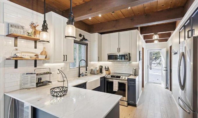 Carnelian Bay House | Cobalt Cabin by Tahoe Getaways - Beautifully Remodeled Pet Friendly 3 BR with Hot Tub & EV