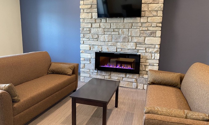 Forest City Hotel | Cobblestone Inn & Suites - Forest City