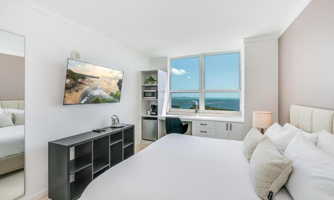 Coconut Grove Hotel | Coconut Grove Bayview unit Parking Included