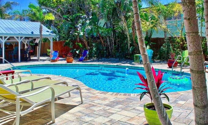 Bay Esplanade Apartment | Coconut Grove Beach Resort Suites 1 & 2